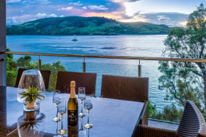 Edge 2 - Oceanfront Luxurious and Spacious 4 Bedroom Split Level Apartment with buggy and valet service Hamilton Island